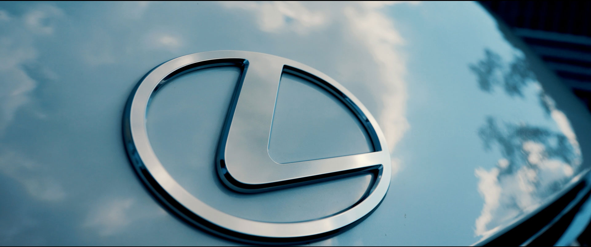 LEXUS
